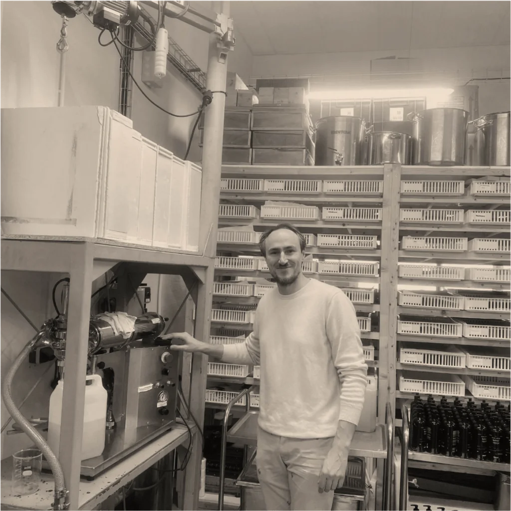 Atelier de la savonnerie Møtsent à Besançon, où sont fabriqués à la main des savons d’origine naturelle avec des ingrédients bio et locaux.